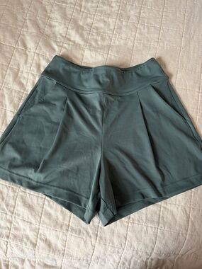 NWT HALARA High-Waist Active Shorts in Deep Teal